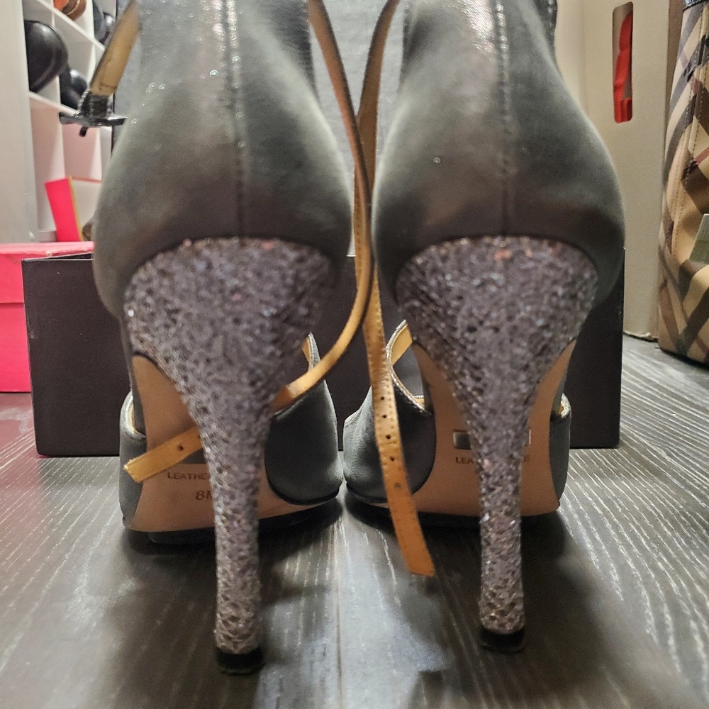 Badgley Mischka Keyes pump smoke satin size 7 glitter heel